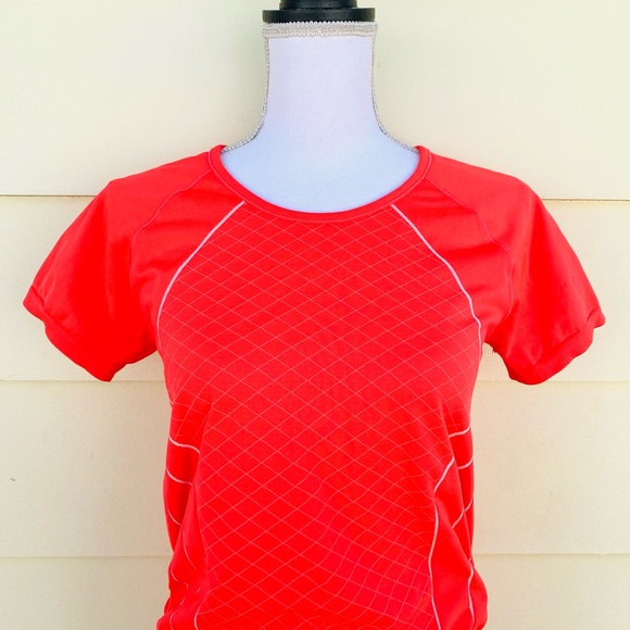 Athleta Finish Fast Line Tee - Picture 4 of 10